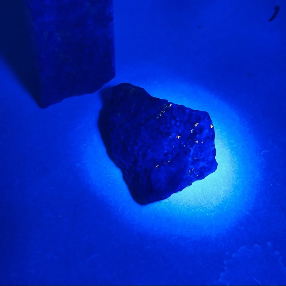 New Lapis Lazuli Third Eye Chakra Blue White Ultraviolet Natural Tumble Crystals